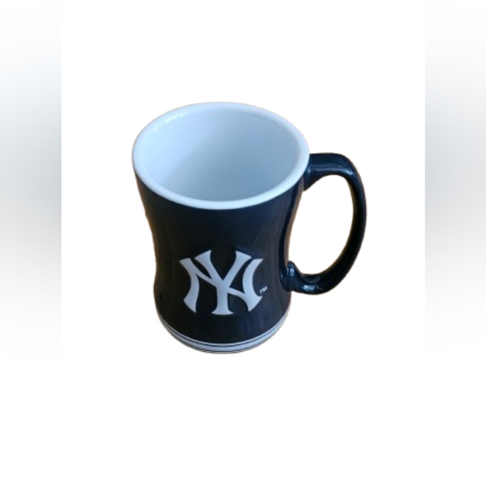 NWOT Boelter Brands MLB New York Yankees Relief Sculpted Ceramic Mug
